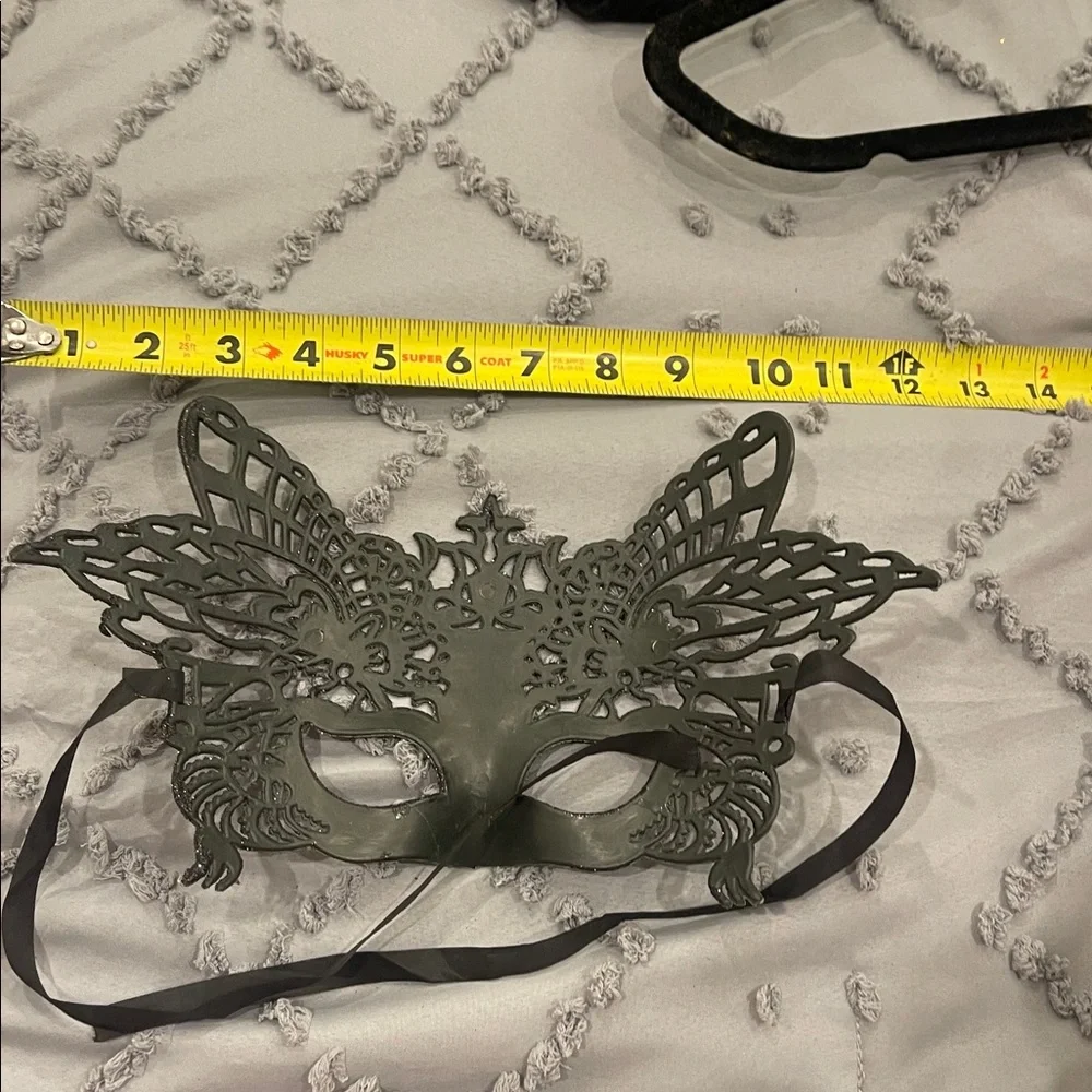 Elegant Black Lace Masquerade Mask new plastic and glitter with ribbon ties